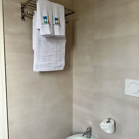 Beb Homa לינה וארוחת בוקר נאפולי